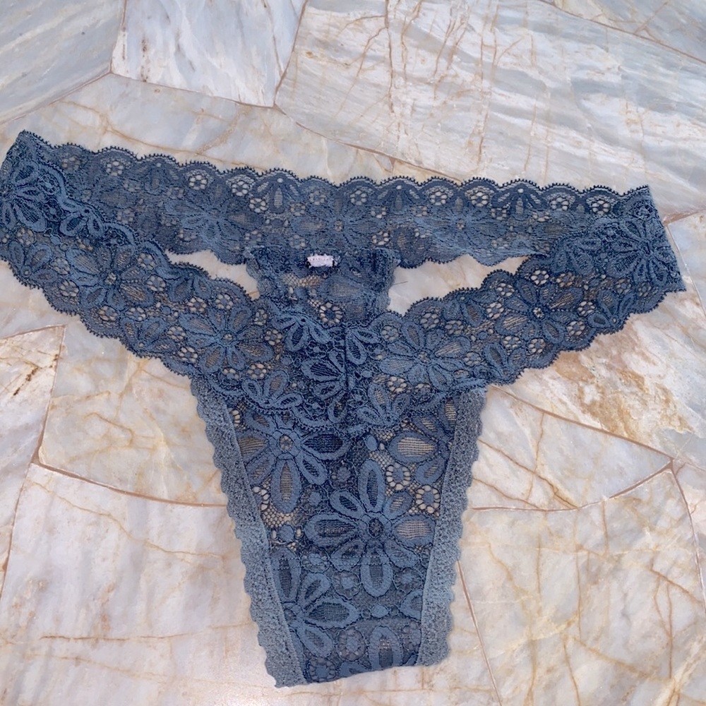 VS Lingrie Vintage Gorgeous Panties Thong Cheeky Lace Satin Rare Small